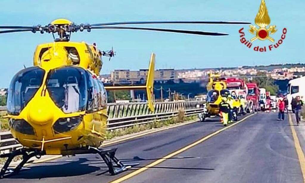 Scontro frontale nel siracusano, tre morti e otto feriti