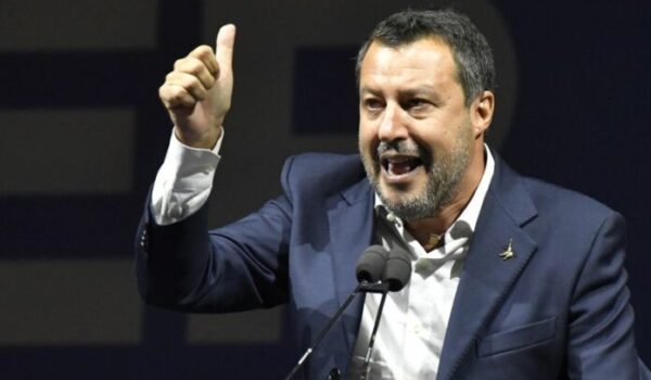 La Lega conferma il pieno mandato a Salvini