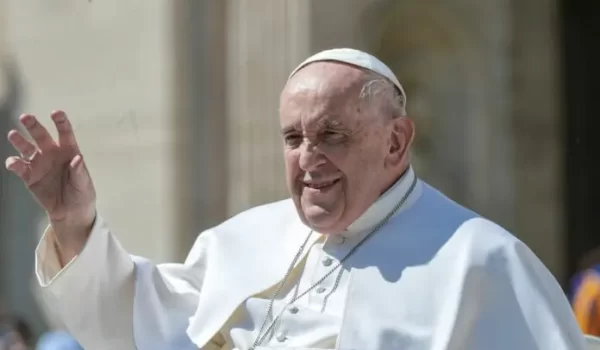 Papa Francesco “No alla guerra, sì al dialogo”