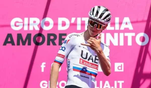 Pogacar trionfa ad Oropa, è la nuova maglia rosa al Giro